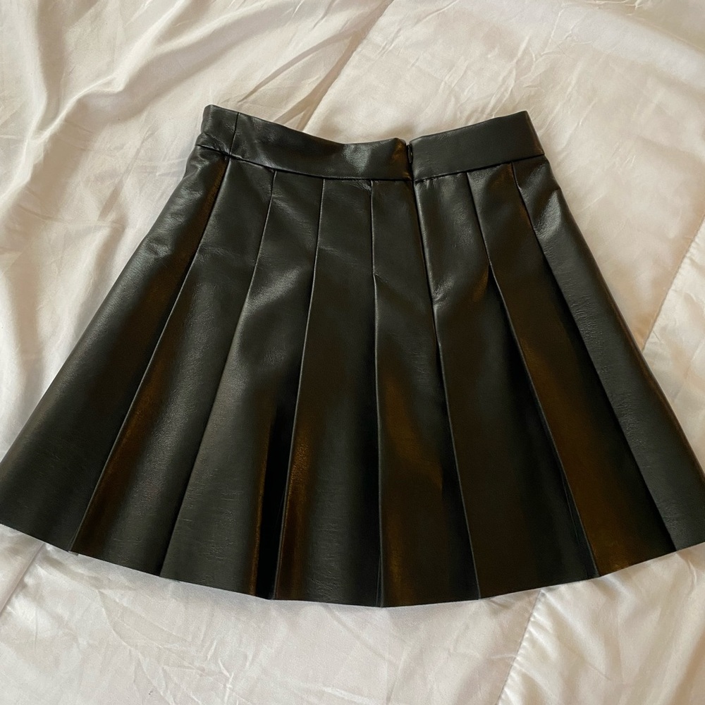 ARITZIA Bardot Woman’s Vegan Leather Pleated mini skirt